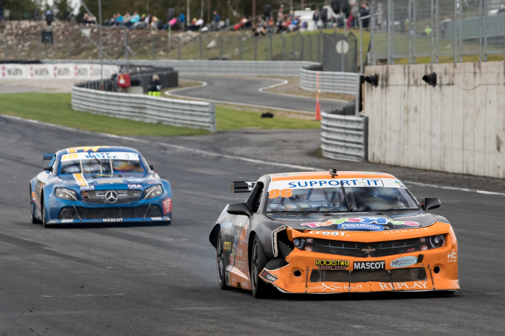 Det ser voldsomt ud når plastikken giver efter på en DTC-bil